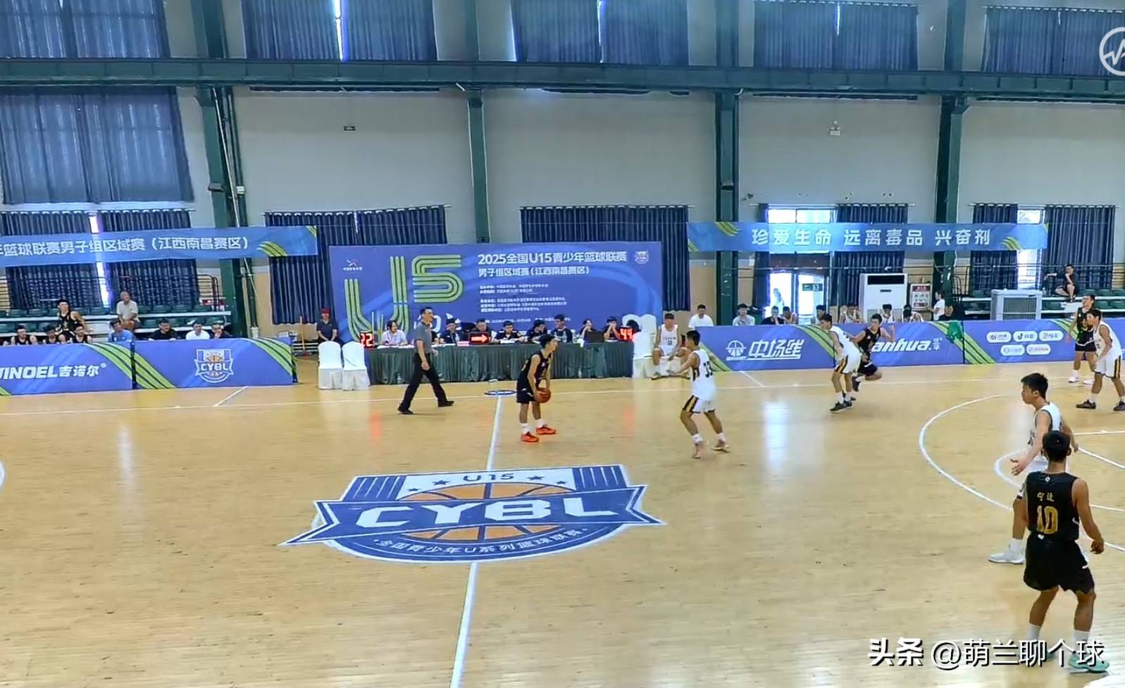 包含广东宏远大胜山东队，积分榜上继续领跑的词条