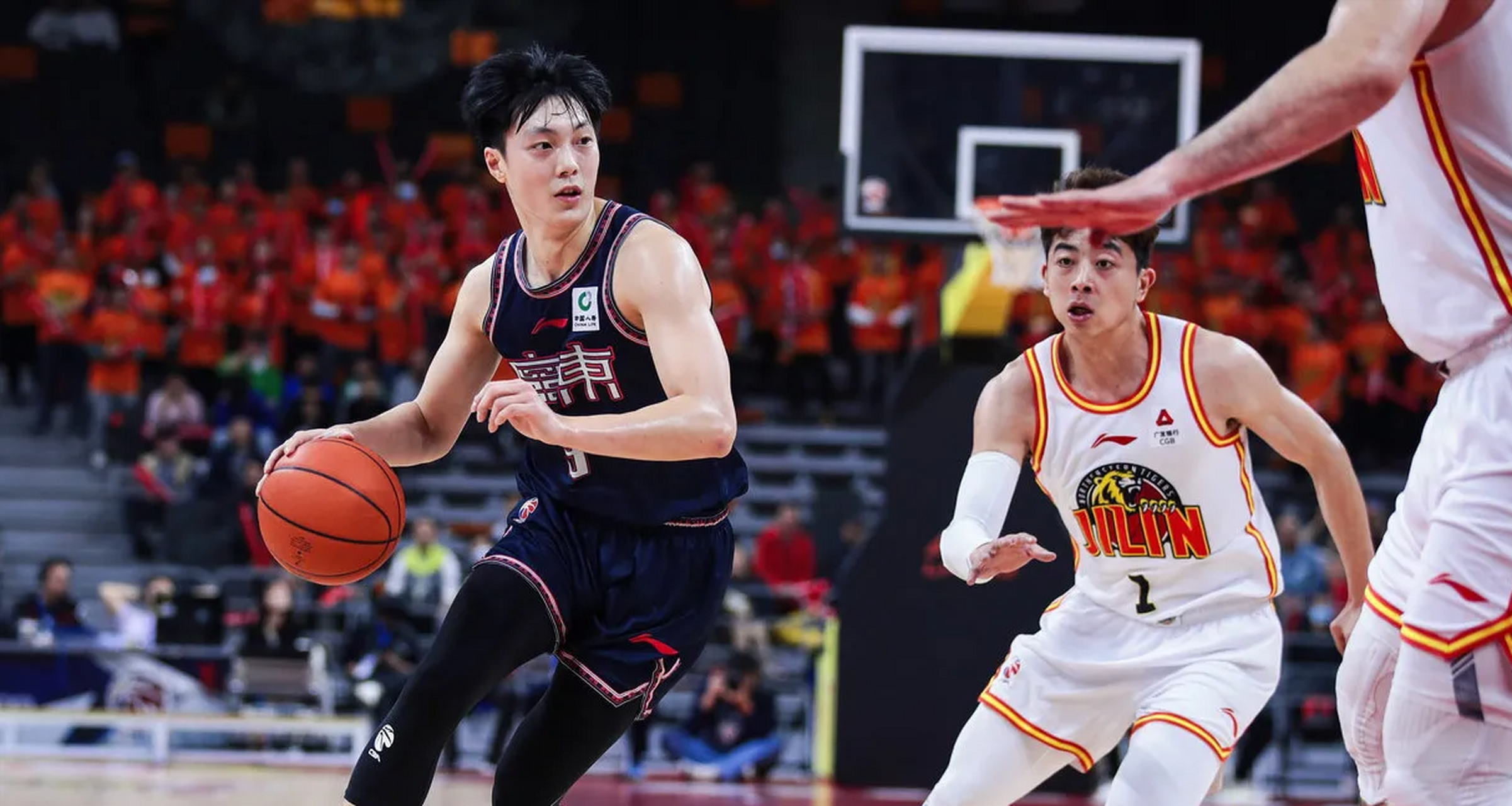 九游娱乐-广东篮球队在最新一轮比赛中表现出色