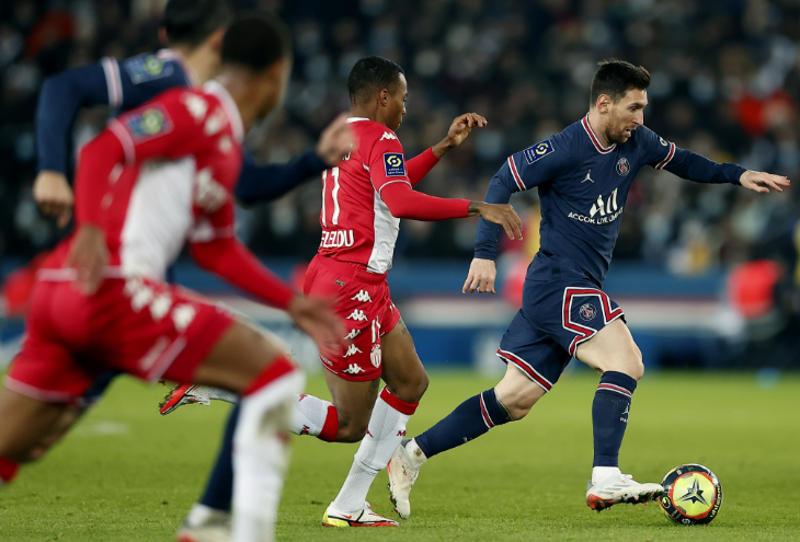 九游体育-包含巴黎圣日耳曼大获全胜，领跑法甲联赛的词条