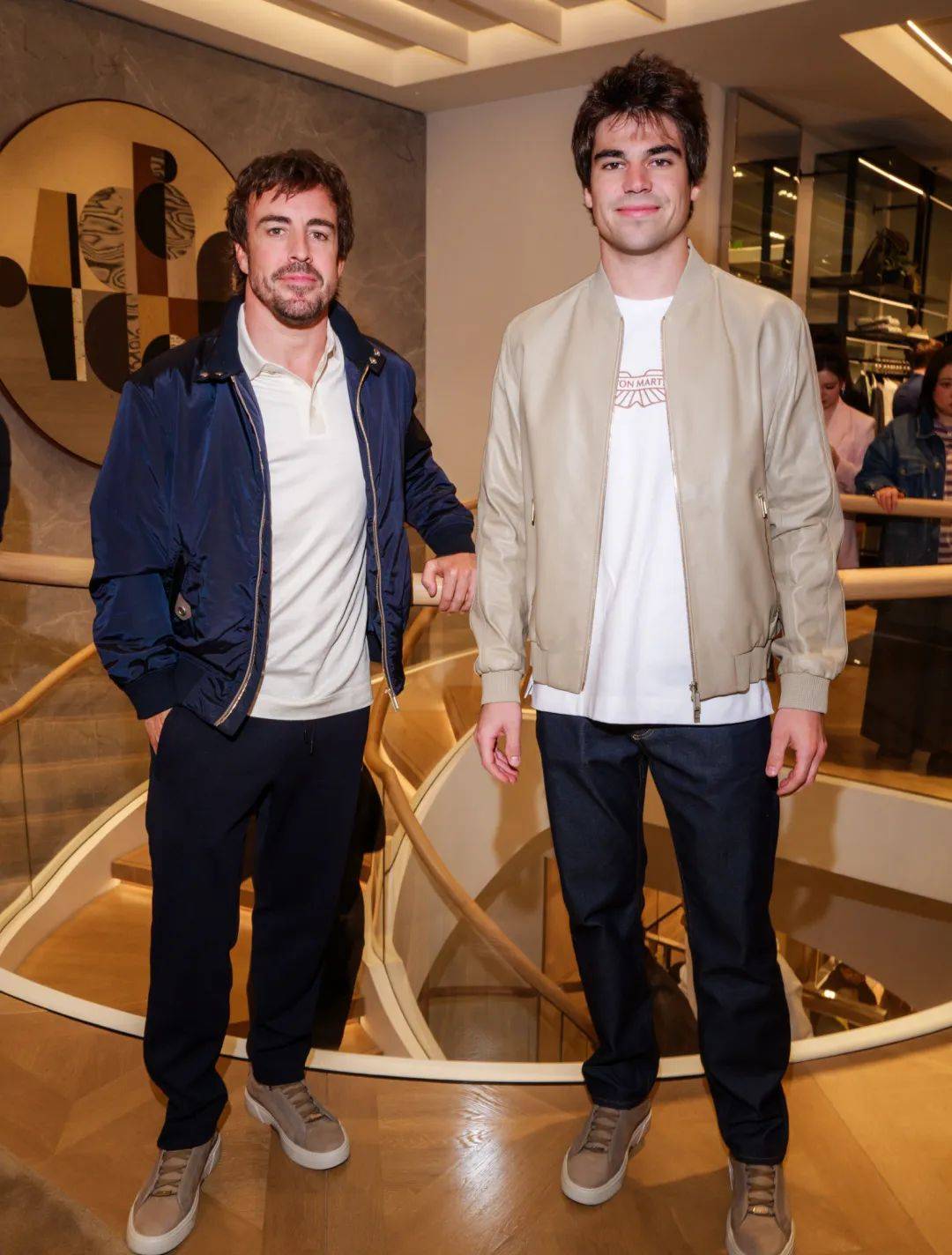 九游娱乐-阿斯顿马丁轻取索伯车队，阿隆索扛起全队的简单介绍