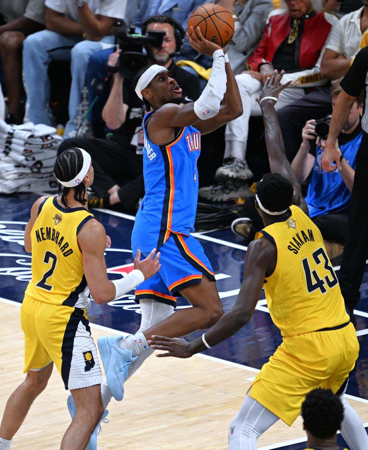 九游体育-包含骑士横扫步行者，戈贝尔统治全场的词条