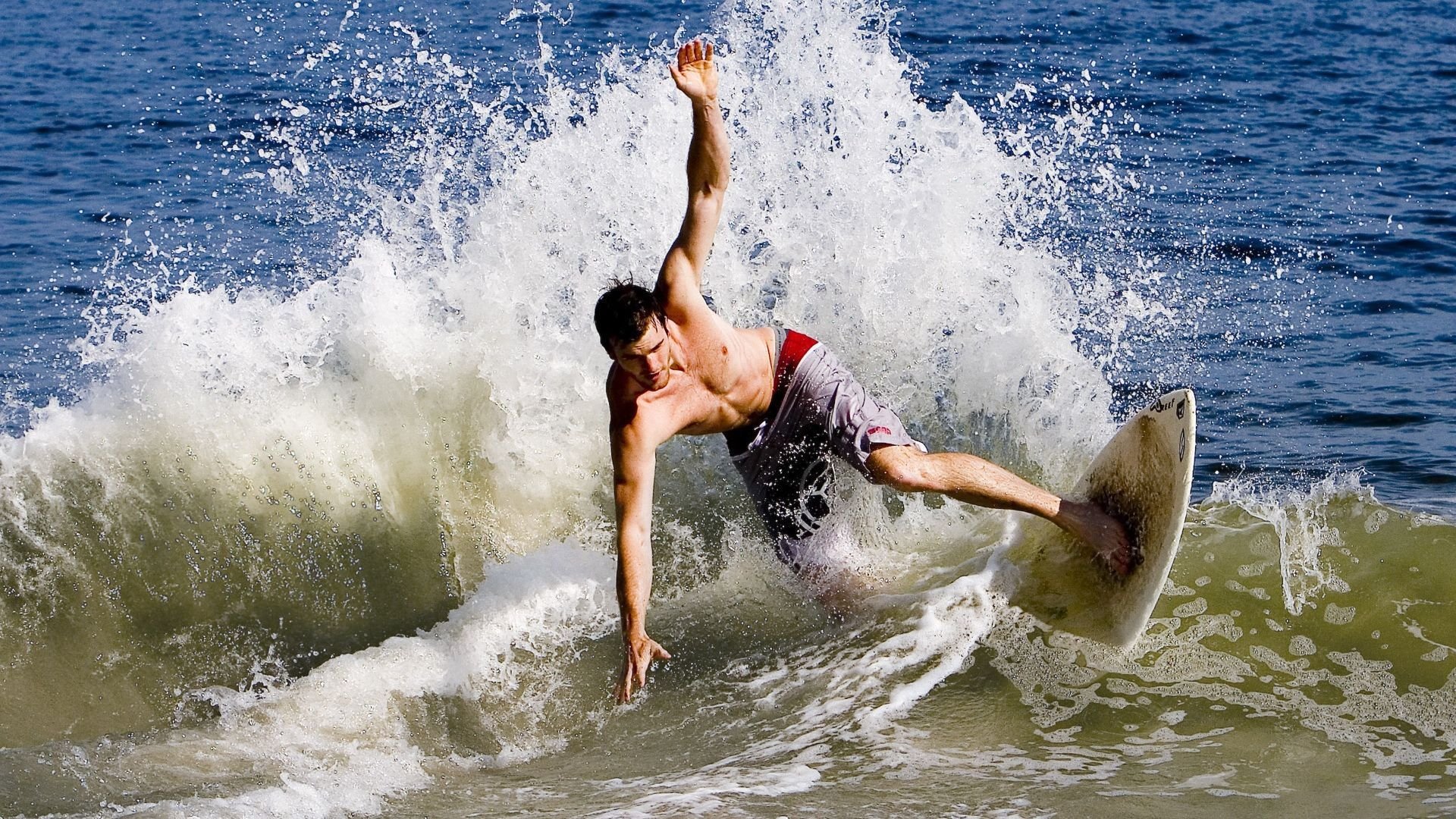 九游娱乐入口-赛道与球场，当F1新赛季之夜遇见布伦森的纪录狂飙