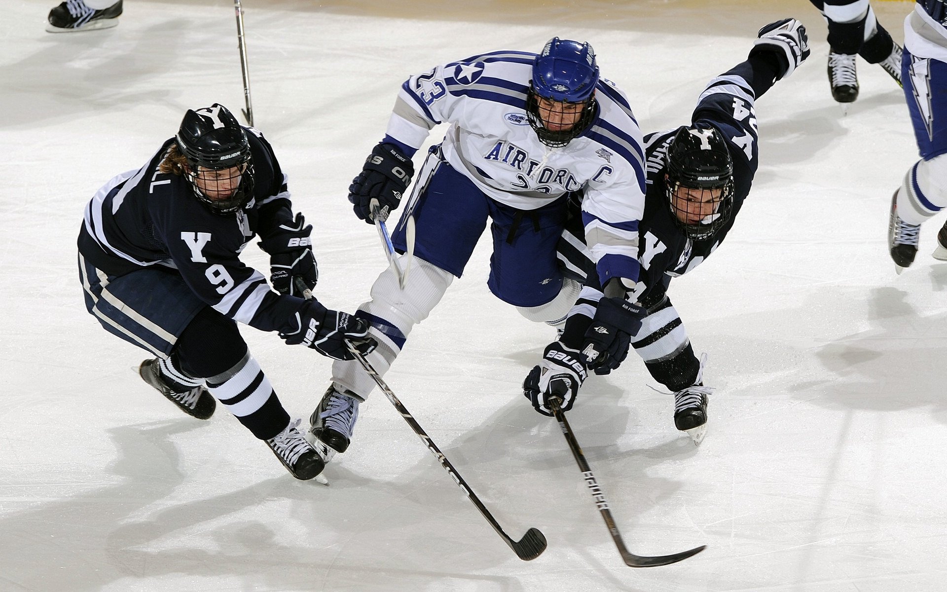 鹈鹕险胜勇士，布伦森在东决关键战接管比赛，双线战场的英雄叙事