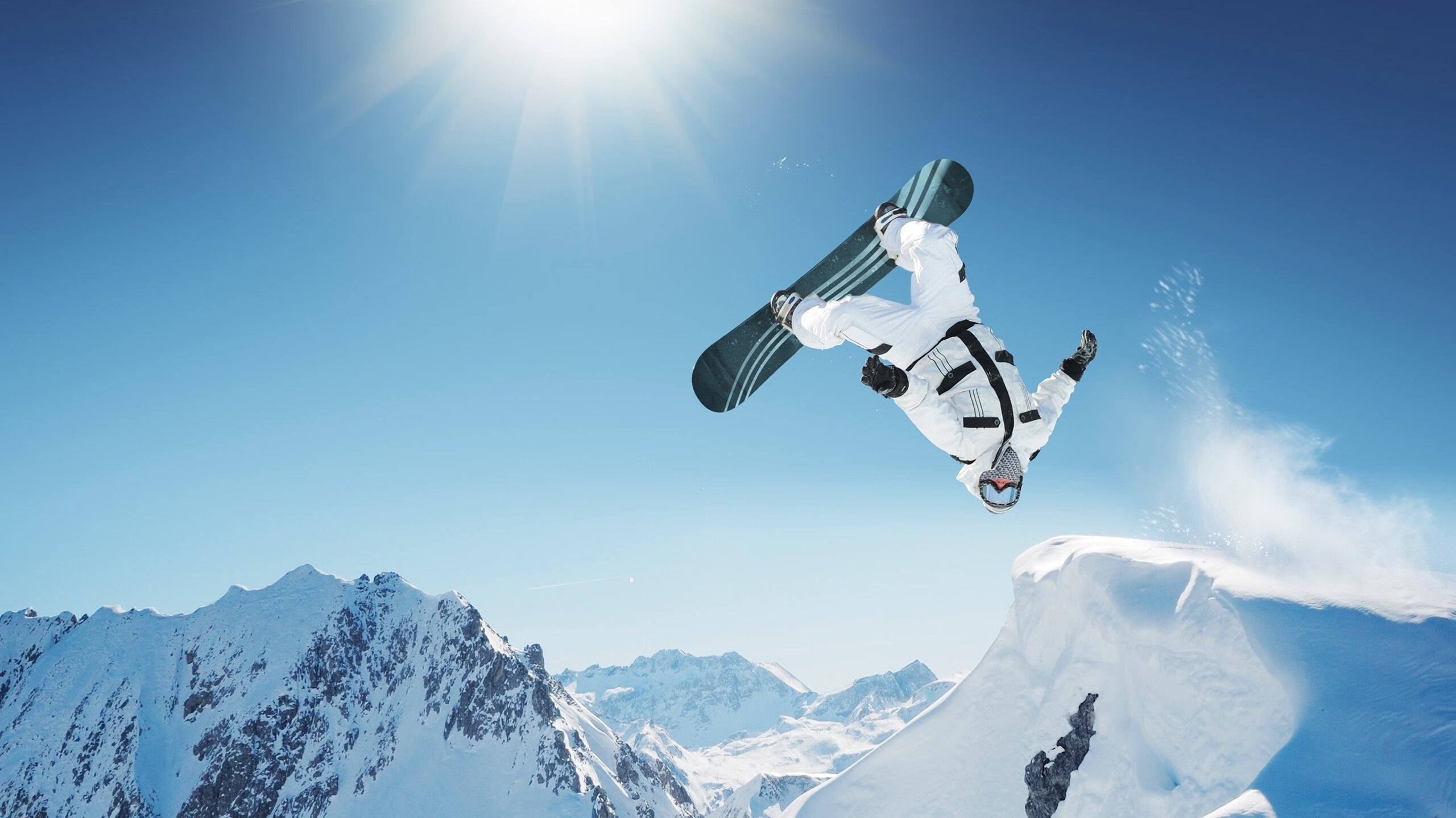 魔术强行终结火箭，班凯罗在F1新赛季揭幕战接管比赛